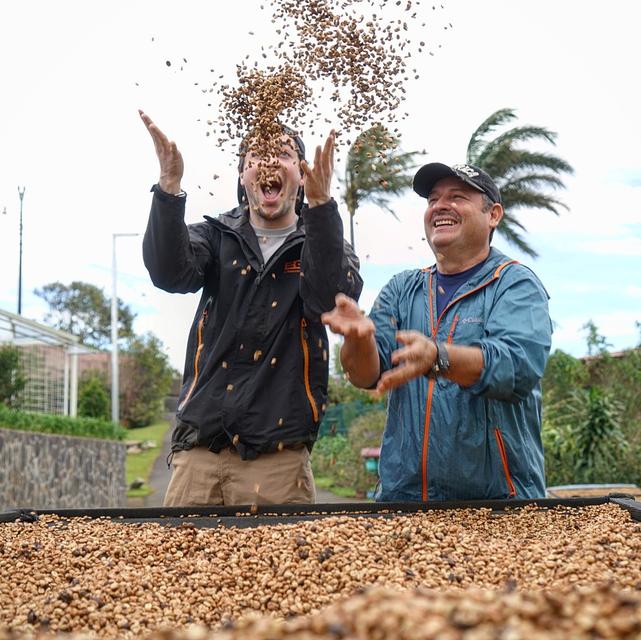 https://mayorgaorganics.com/pages/costarica Oscar Chacon of La Lajas and green beans in Costa Rica